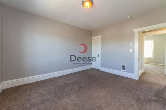Building Photo - Adorable Home Centrally Located