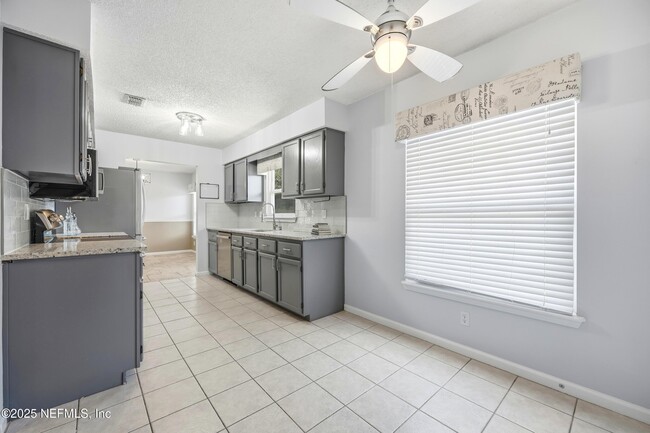 Building Photo - 14049 Broken Bow Dr N