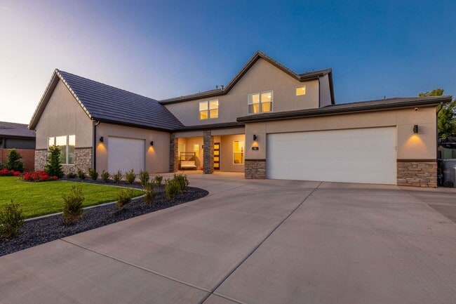 Building Photo - Washington Fields 4 bed | 3 1/2 bath | 3 c...