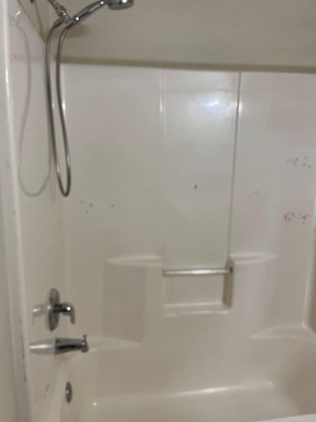 Building Photo - Townhouse style duplex in Lowell