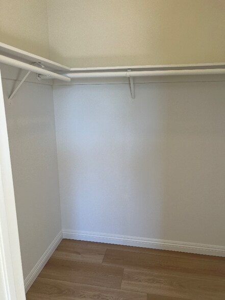 Building Photo - 419 S Verdugo Rd