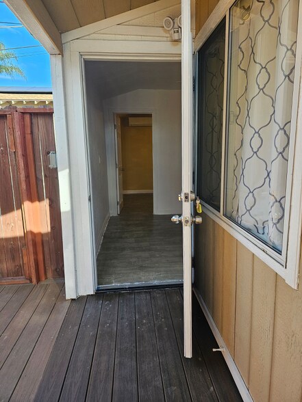 Primary Photo - 8714 La Vine St