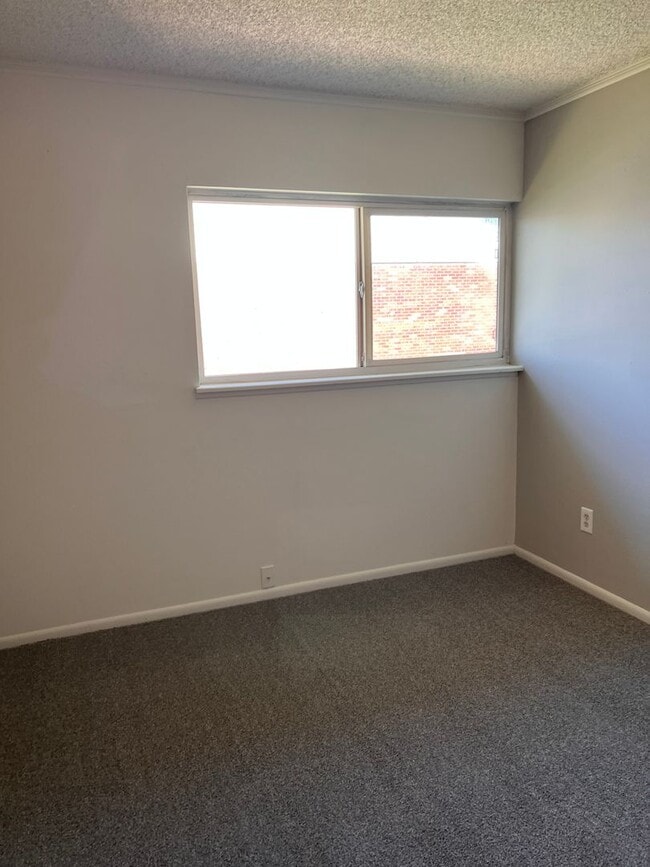 Building Photo - Spacious Three Bedroom Townhome in Westmin...