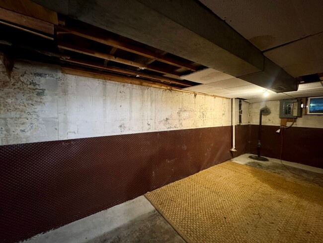 Building Photo - One Block to Lake Washington, Available Aug 1st