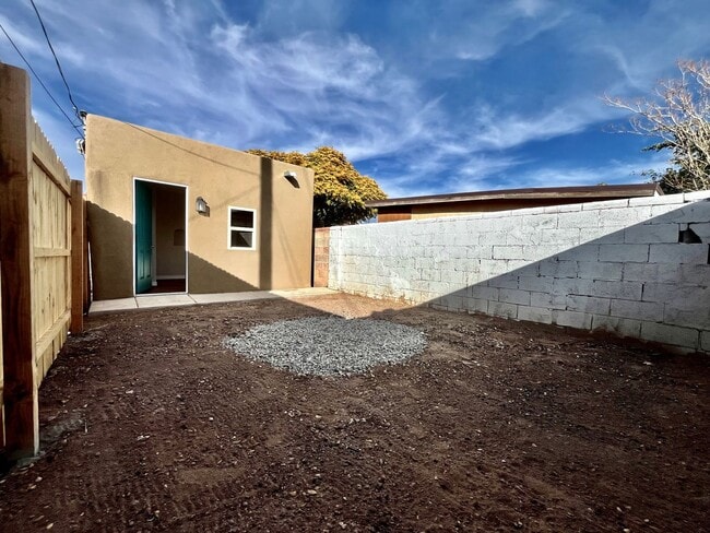 Building Photo - 422 Towner Ave NW