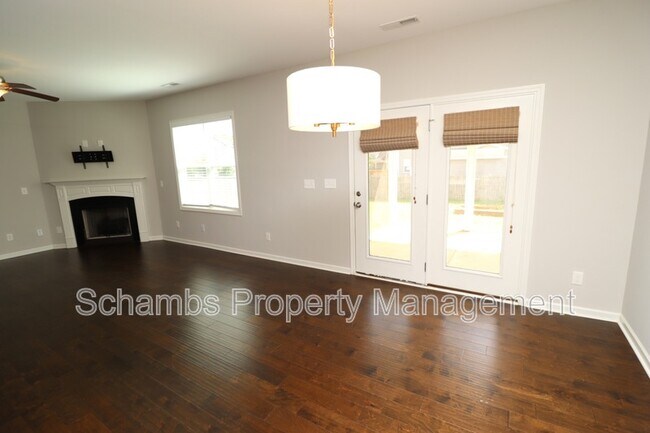 Building Photo - 84 Fairview St