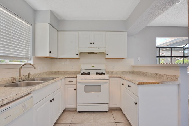 Building Photo - 6001 Westcreek Dr