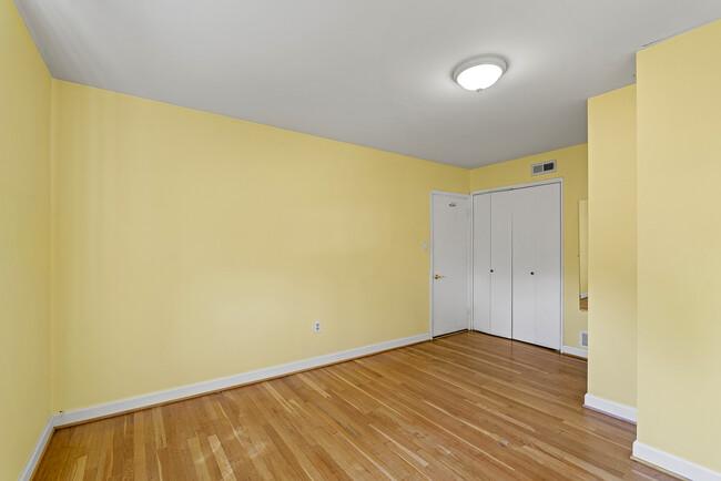 Building Photo - 2023 Rollingwood Rd
