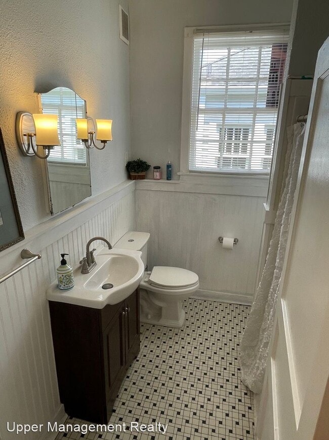 Building Photo - 3 br, 2 bath  - 7716 Maple 7718 Maple St