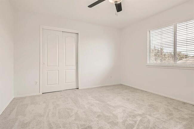 Building Photo - 1104 Canoe Cove