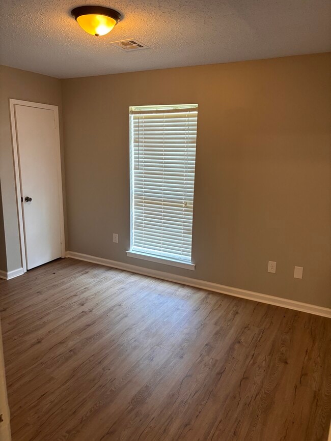 Building Photo - 5773 Belleau Dr