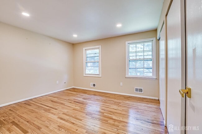 Building Photo - 5 Pelmont Pl