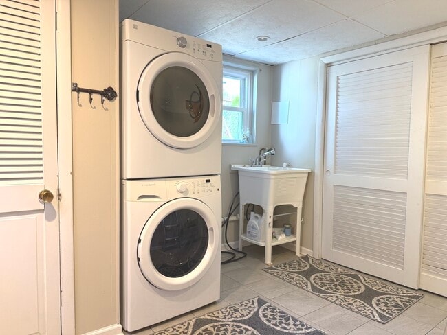 Building Photo - 6944 W 106th Pl