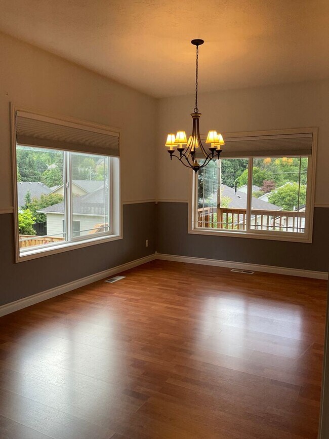 Building Photo - Beautiful House in Desirable South Gateway...