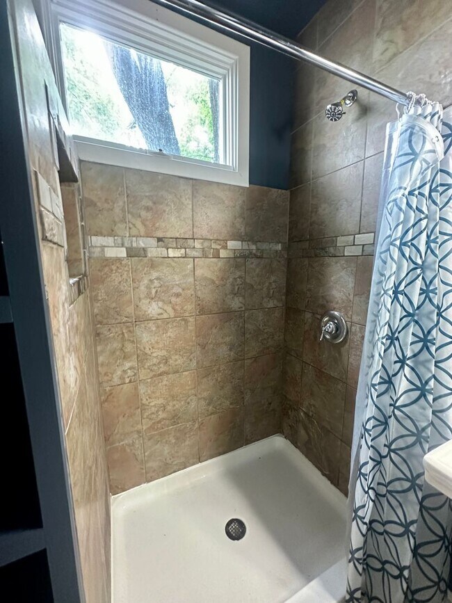 Building Photo - 505 Ingleside Dr