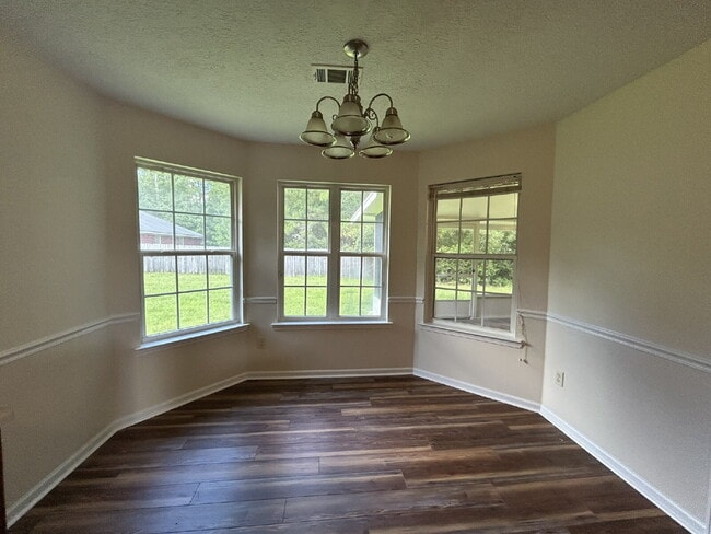Building Photo - House for Rent