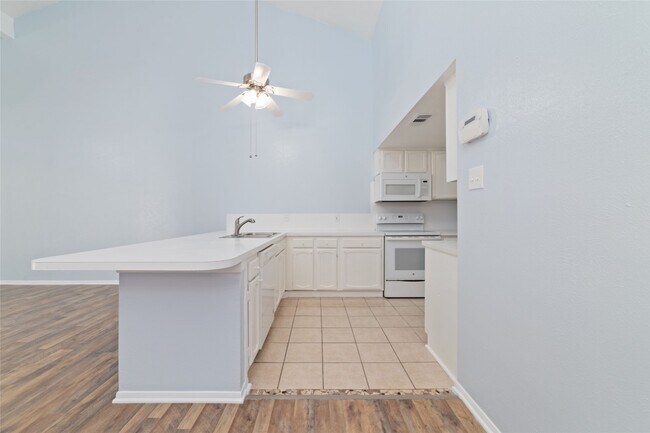 Building Photo - 17 April Point Dr N