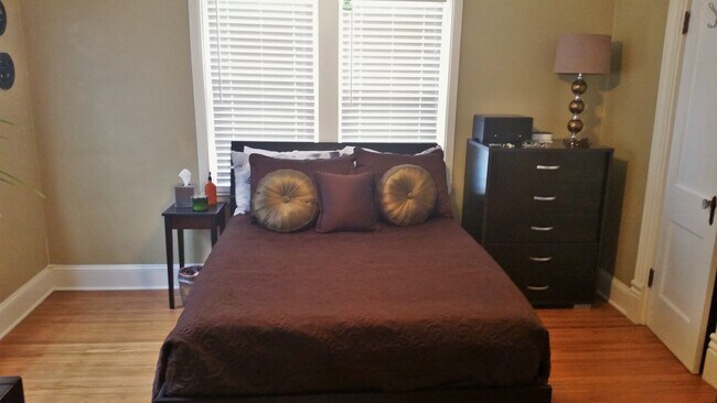 Building Photo - 840 S Knoxville Ave