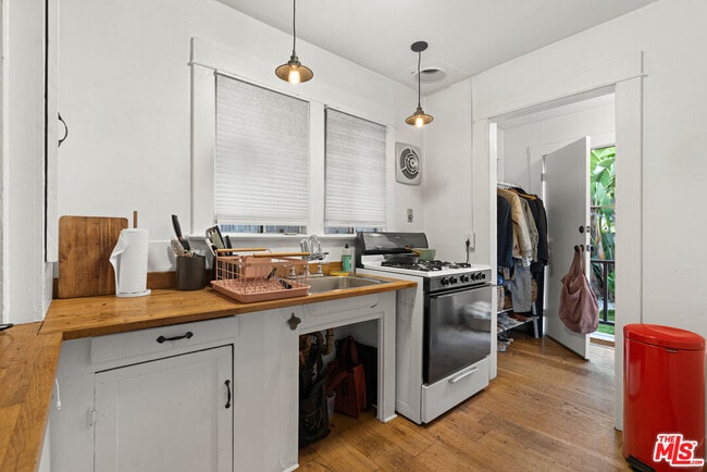 Building Photo - 2009 Dell Ave