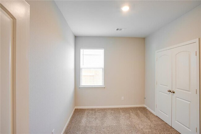 Building Photo - 280 Mount Vernon Way