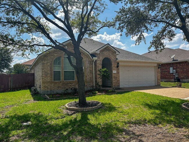 Building Photo - Spacious 3/2 house in Summerlyn Subdivisio...