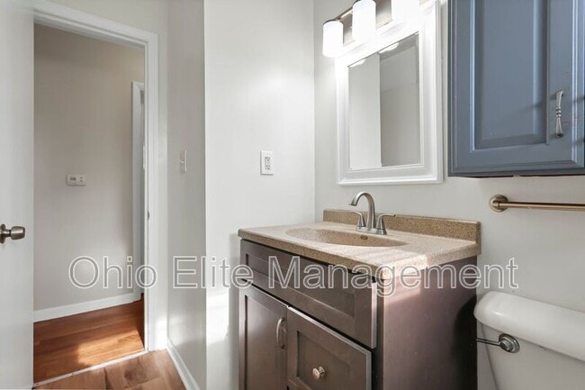 Building Photo - 1028 S Harris Ave