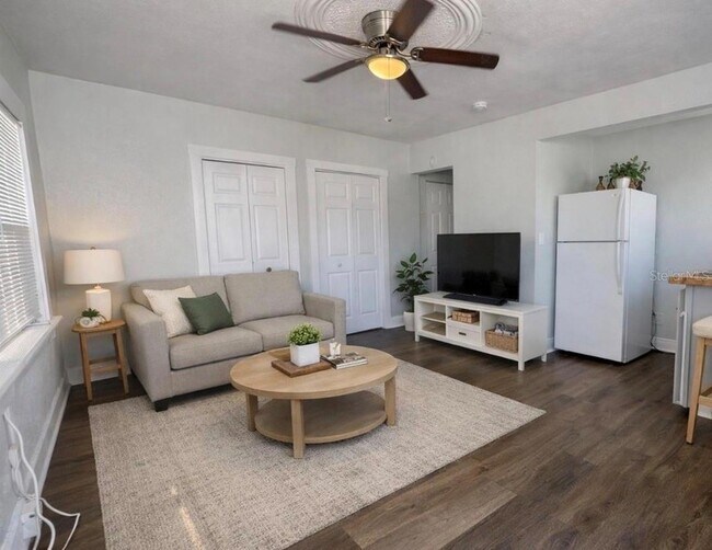 Building Photo - 3927 6th St S