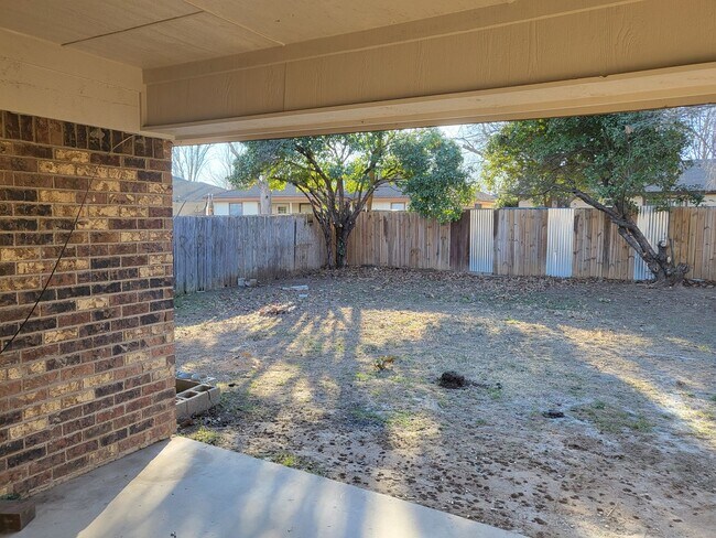 Building Photo - Charming 3bd 2 bth