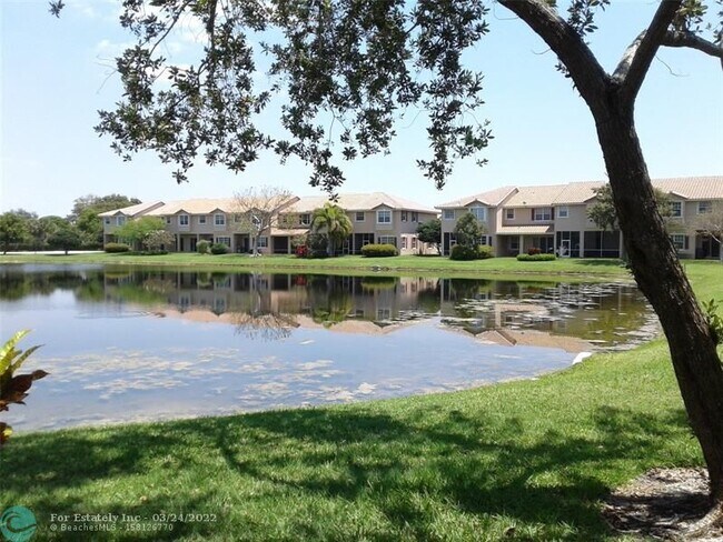 Building Photo - 3409 Lakeside Dr