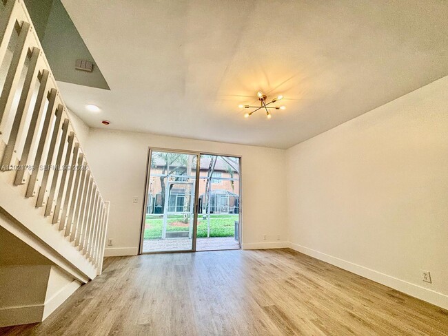 Building Photo - 1498 Barcelona Way