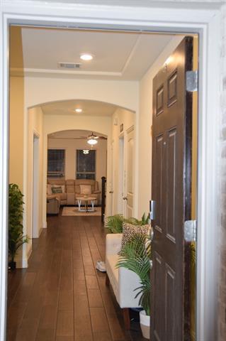 Building Photo - 414 Parkford Dr