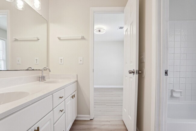 Building Photo - 845 Highmeade Dr