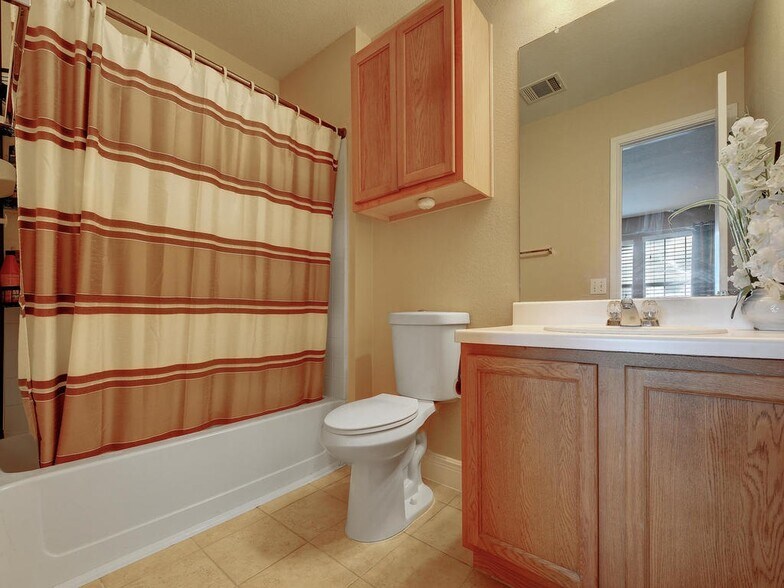 Building Photo - 8705 Davis Oaks Trail