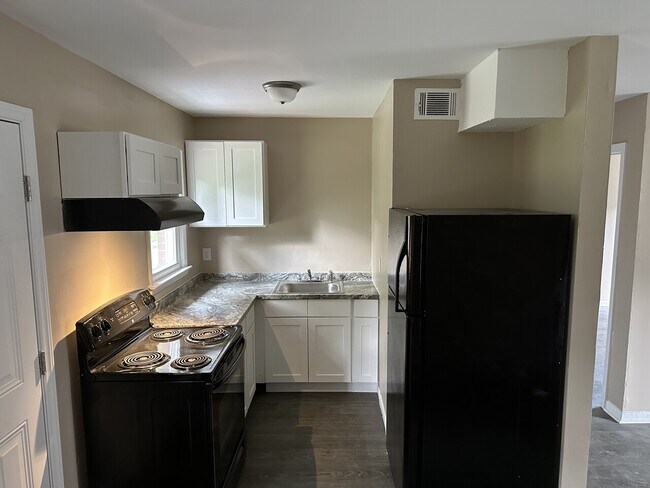 Building Photo - 1307 County Home Rd