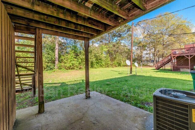 Building Photo - 1546 Hamilton Dr