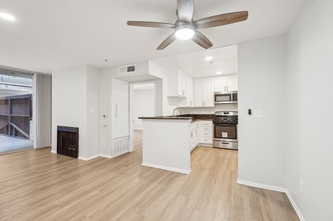 Interior Photo - 310 South Virgil Ave