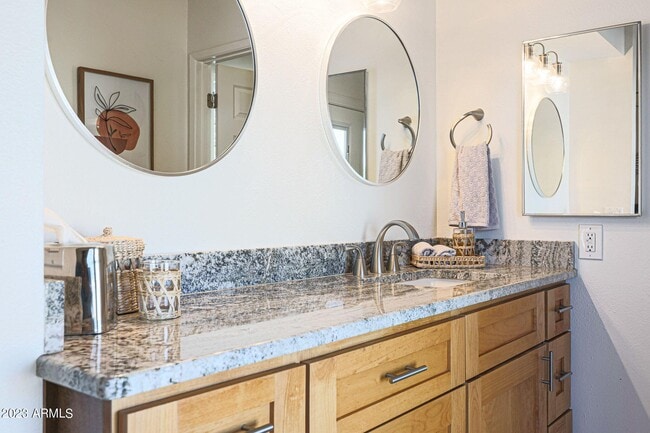 Building Photo - 421 Lila Cir