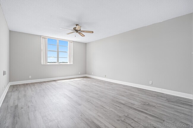 Building Photo - 2851 S Ocean Blvd