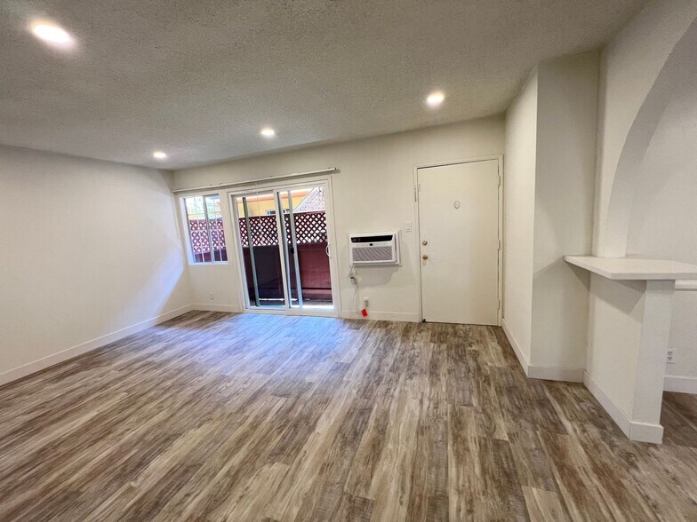 Building Photo - 3729 Clarington Ave