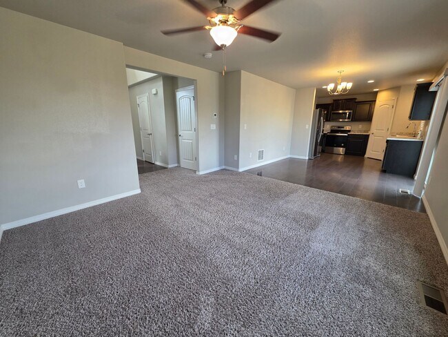 Building Photo - 3 Bed 3 bath house in Lorson Ranch!