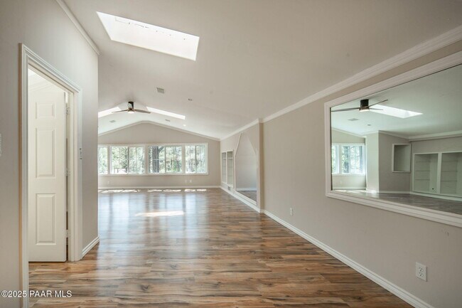 Building Photo - 847 Clubhouse Dr