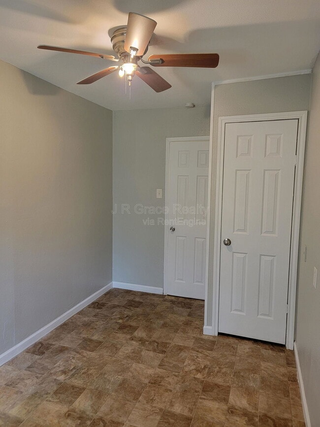 Building Photo - 1118 Oaklawn St