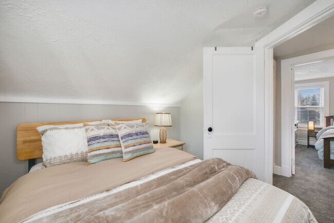 Building Photo - 3576 Portage Point Blvd