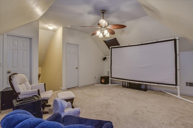 Building Photo - 5 bedroom/3.5 bathroom home in Evans with ...