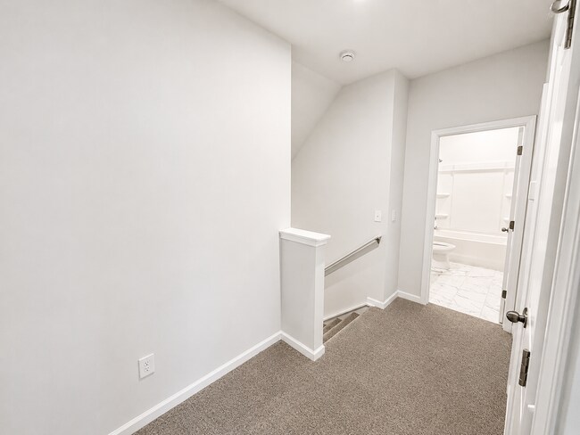 Building Photo - 717 Isleworth Ln