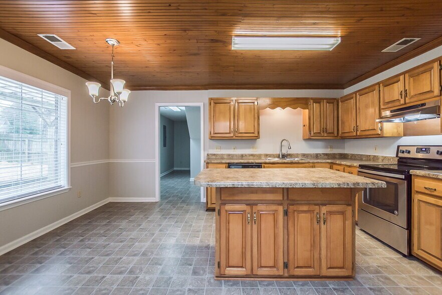 Building Photo - 10149 Phillips Dr