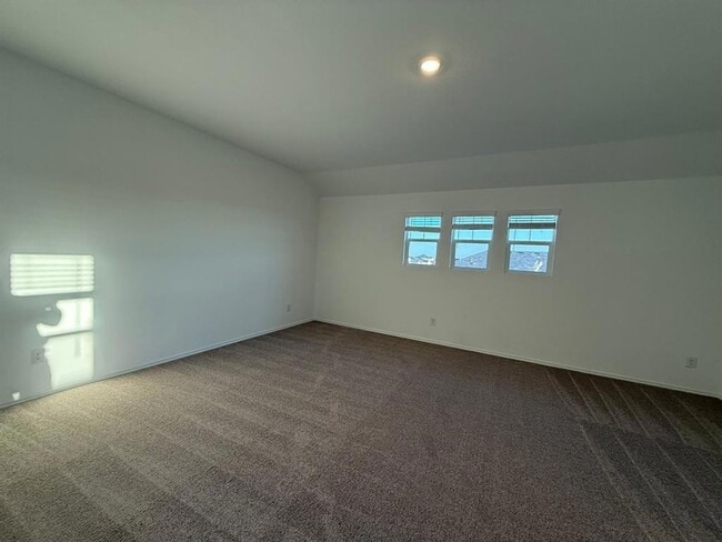 Building Photo - 561 Sormonne Lp