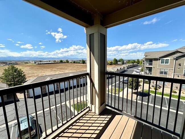 Building Photo - 2 Bedroom 2 Bathroom Top Floor Condo with ...