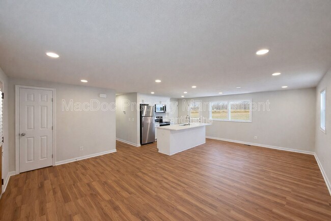 Building Photo - 13428 Ladysmith Rd