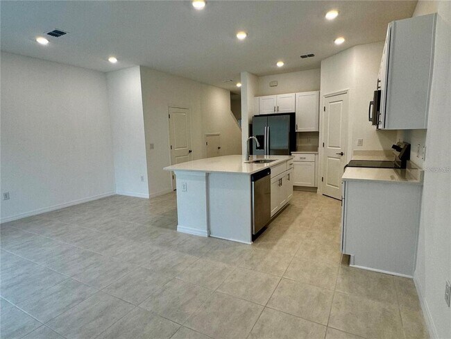 Building Photo - 3037 Canary Ave